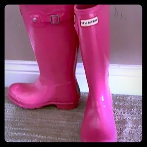 Sparkly, pink hunter boots!